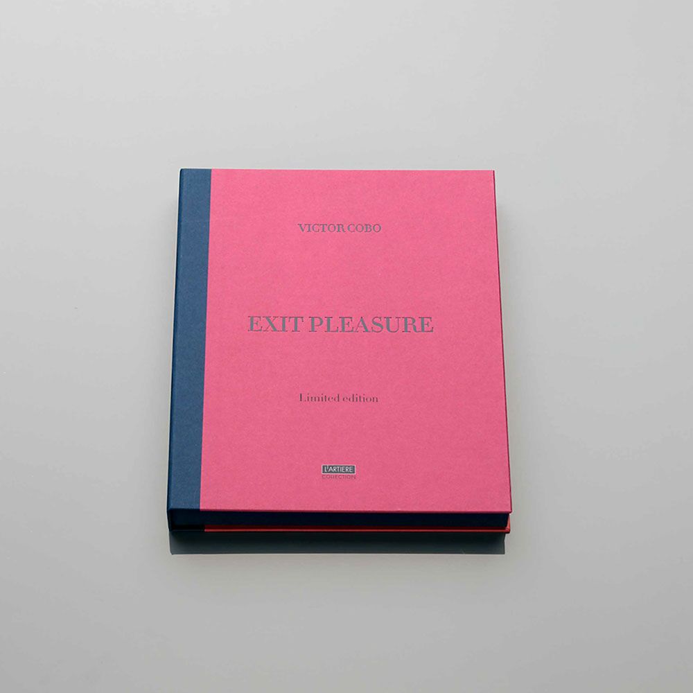 exit-pleasure-victor-cobo-photography-photobook-larry-fink-lartiere-2016_special-edition