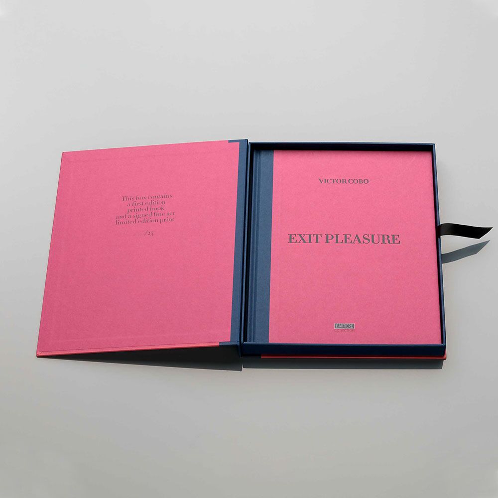 exit-pleasure-victor-cobo-photography-photobook-larry-fink-lartiere-2016_special-edition