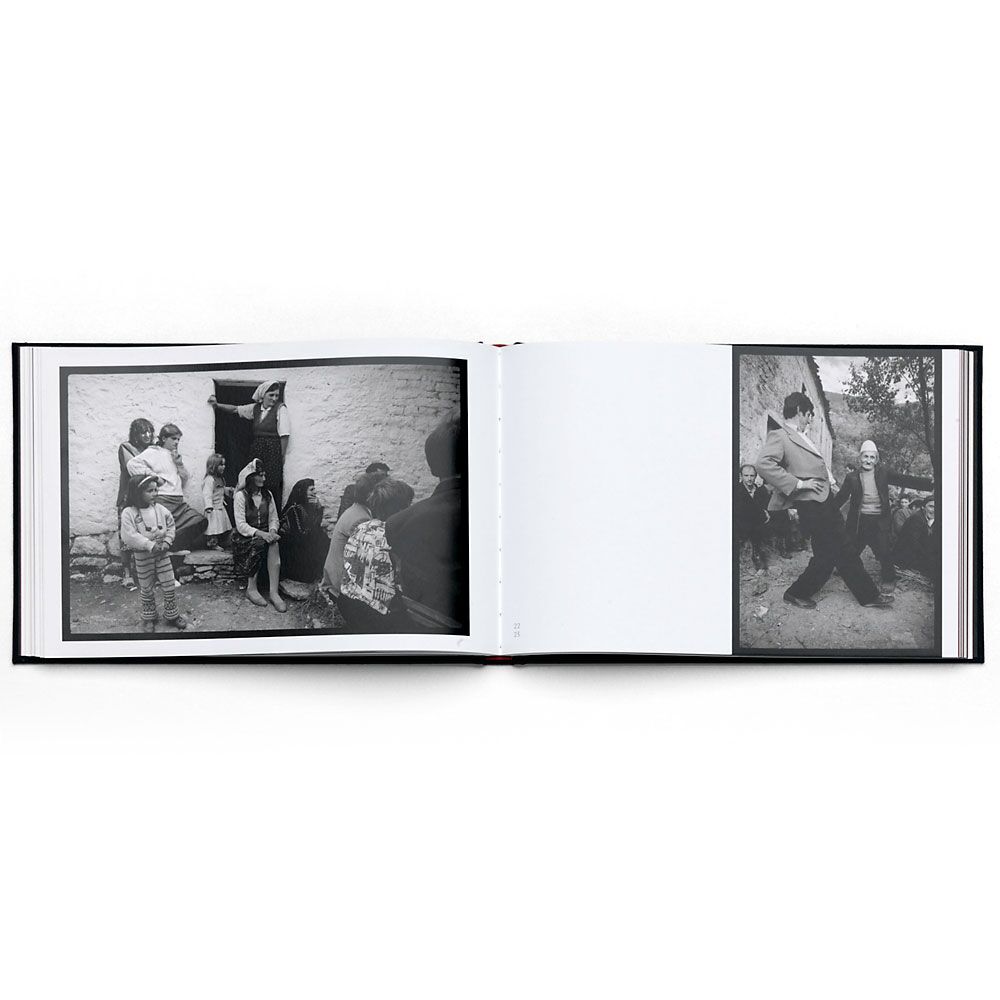 cosi-e-rhodri-jones-photobook-lartiere-photography-2015