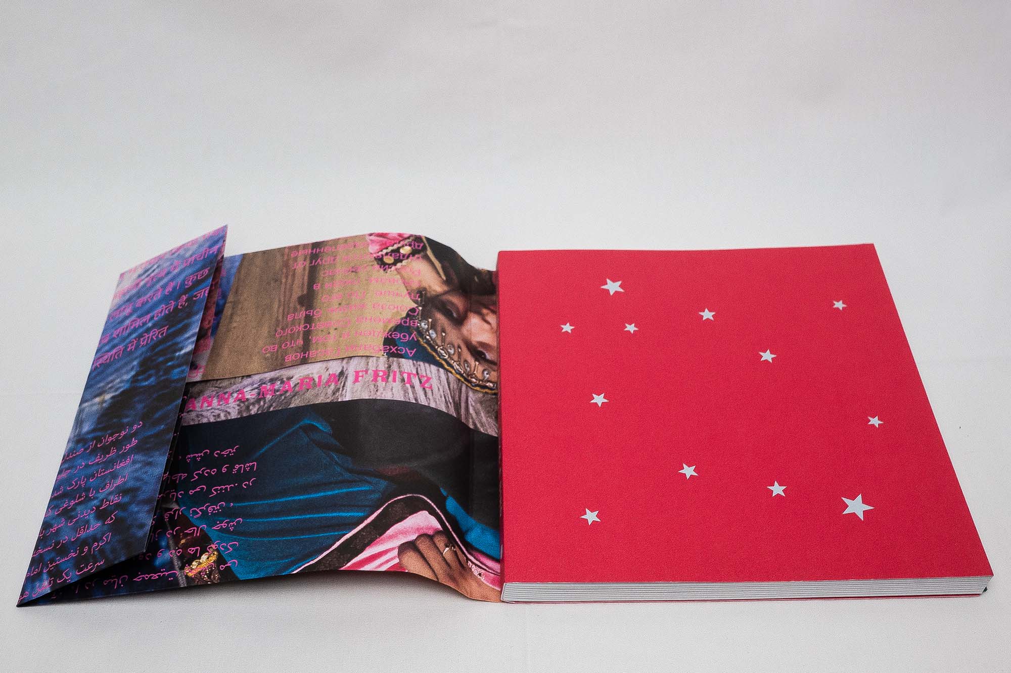 like-a-bird-johanna-maria-fritz-ramon-pez-lartiere-l'artiere-photo book-photobook