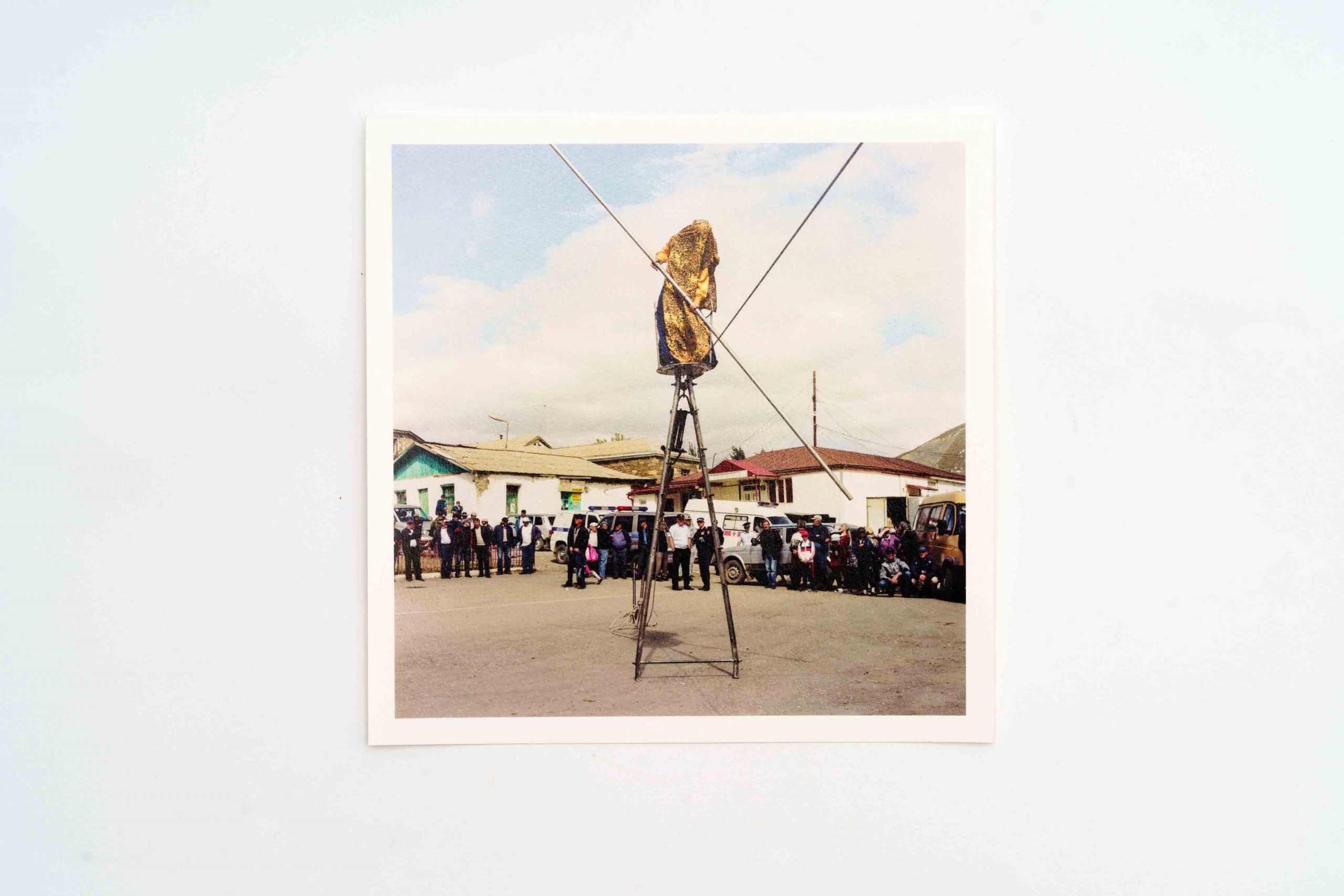 like-a-bird-johanna-maria-fritz-ramon-pez-lartiere-l'artiere-photo book-photobook